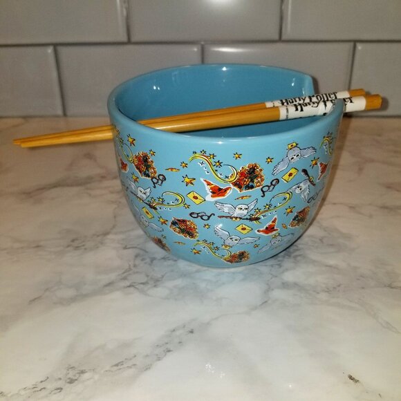 Harry Potter - Wizarding World - Hogwarts Ceramic Ramen Bowl with Chopsticks - Picture 1 of 2